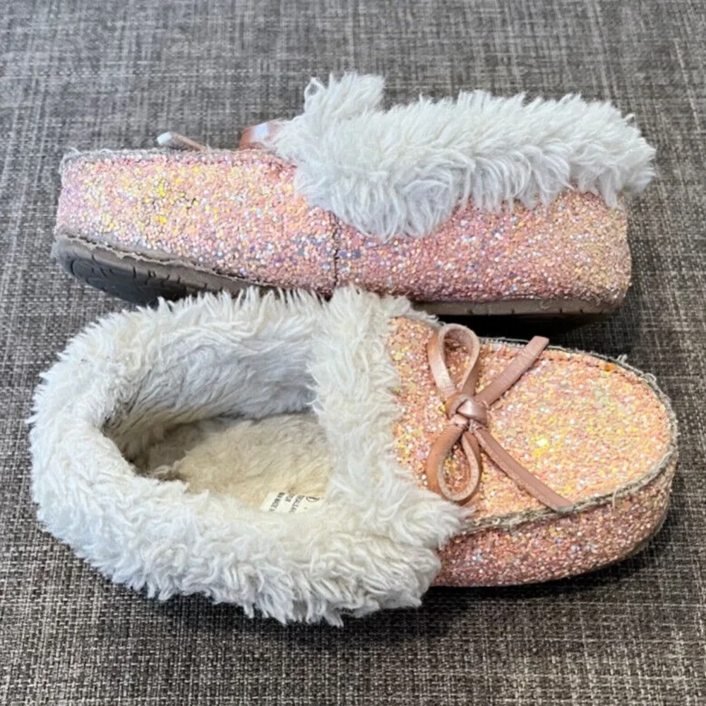 Little Girls Cat & Jack Pink Sparkly Faux Fur Moccasin Slippers Size 8